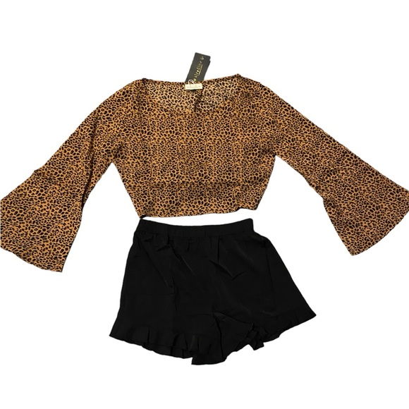 Tops - Women’s Spring outfit set_Blk Ruffle shorts_M w/ Leopard Bell Sleeve Crop Top_M